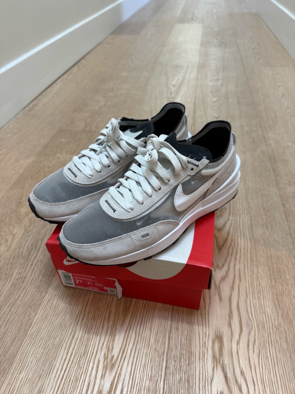 Nike Women’s Waffle One size 7.5